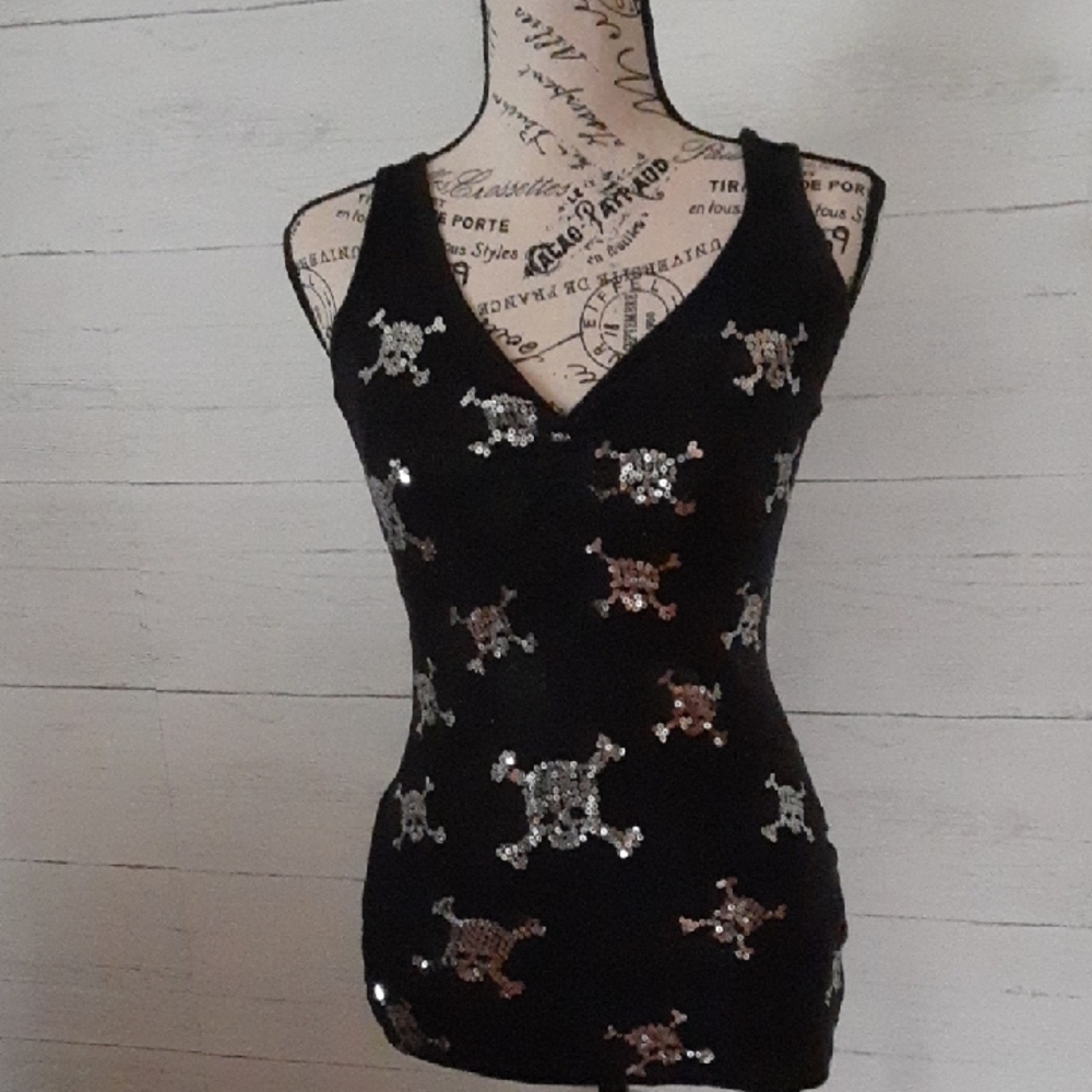 Black V-neck sleeveless fitted tank top with sequins